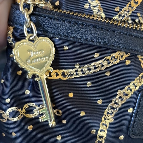 Juicy Couture NWT black /gold Chains & mini hearts printed shoulder/ crossbody - Picture 4 of 10